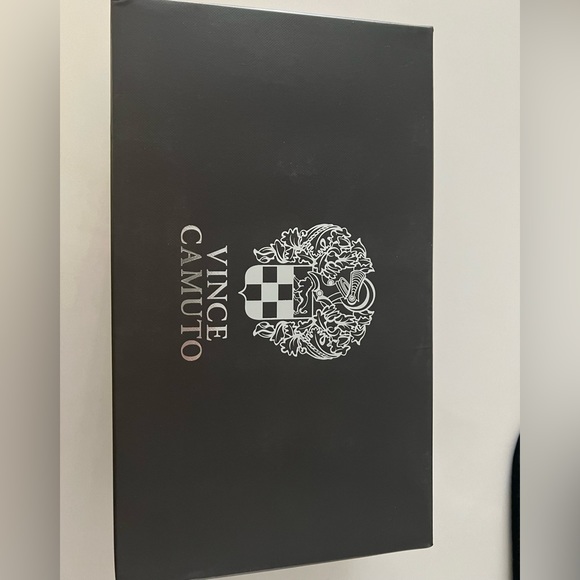 Brand new never worn Vince Camuto nude heels - Picture 3 of 5